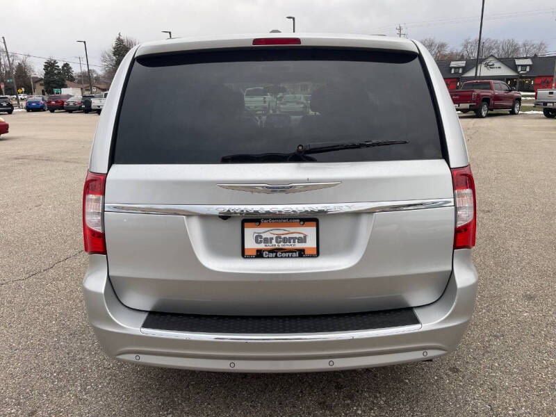 2012 Chrysler Town and Country Touring-L