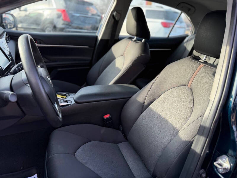 2019 Toyota Camry Hybrid LE