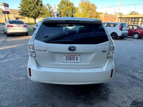 2013 Toyota Prius v Three