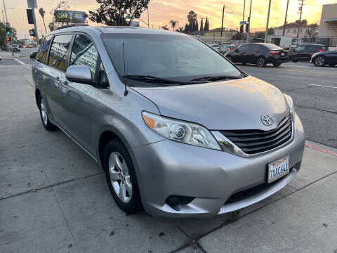 2013 Toyota Sienna LE 7-Passenger Auto Access Seat