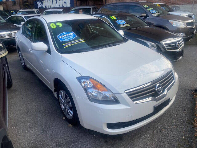 2009 Nissan Altima for sale at ARXONDAS MOTORS in Yonkers NY