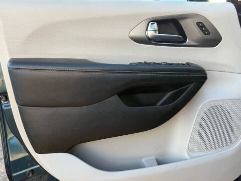 2022 Chrysler Pacifica Touring L