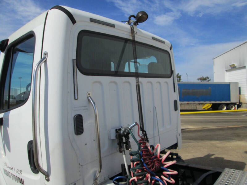 2007 Freightliner Business class M2