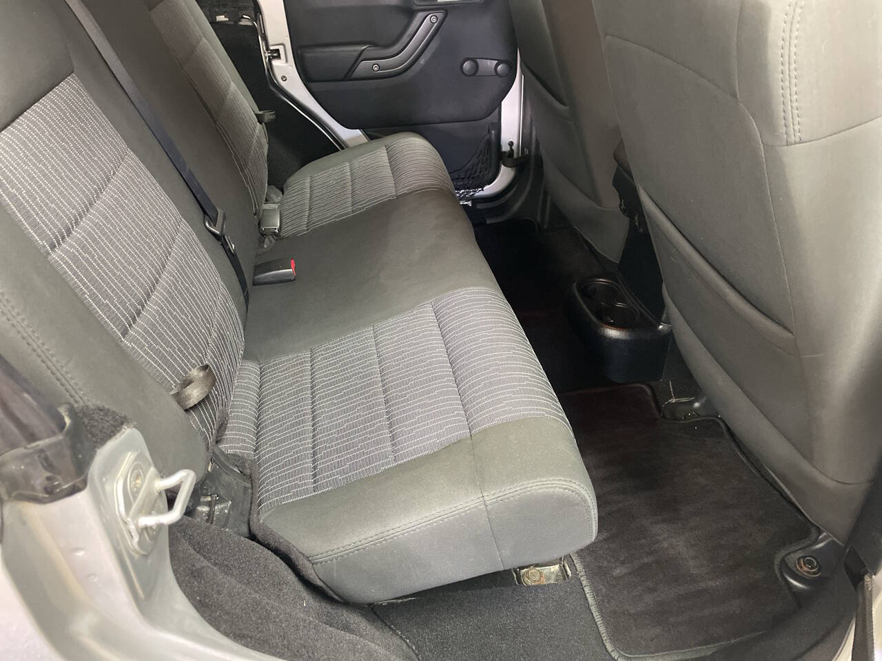 2011 Jeep Wrangler Unlimited 27