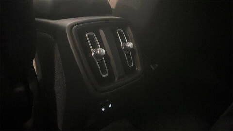 2023 Volvo XC40 B5 Plus Dark Theme