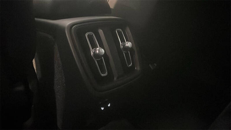 2023 Volvo XC40 B5 Plus Dark Theme