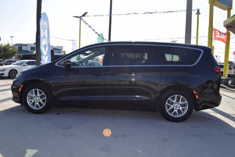 2023 Chrysler Pacifica Touring L