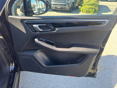 2023 Porsche Macan T