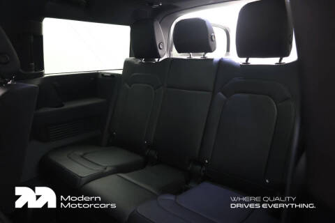 2023 Land Rover Defender 130 X-Dynamic SE