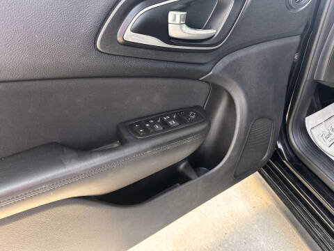 2016 Chrysler 200 Limited