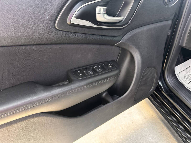 2016 Chrysler 200 Limited