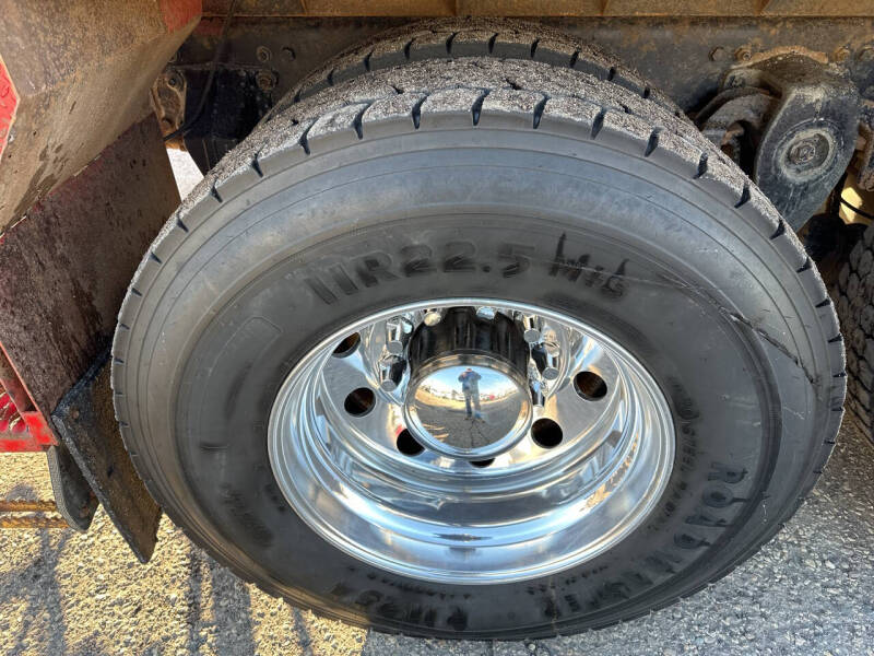 2005 Freightliner M2 106