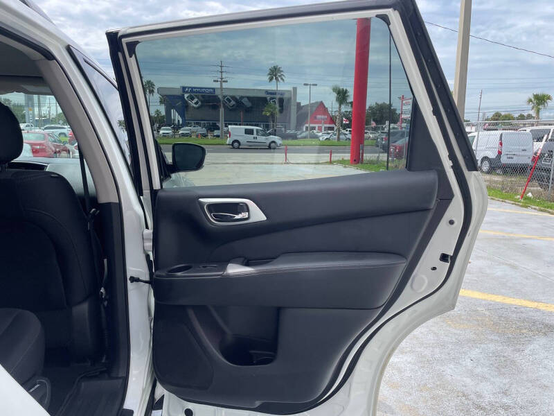 2020 Nissan Pathfinder SV