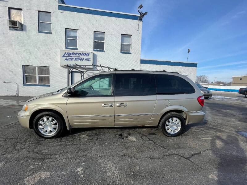 2005 Chrysler Town and Country for sale at Lightning Auto Sales in Springfield IL