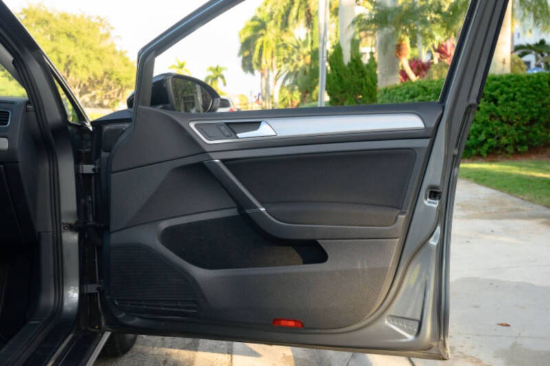 2017 Volkswagen Golf TSI S