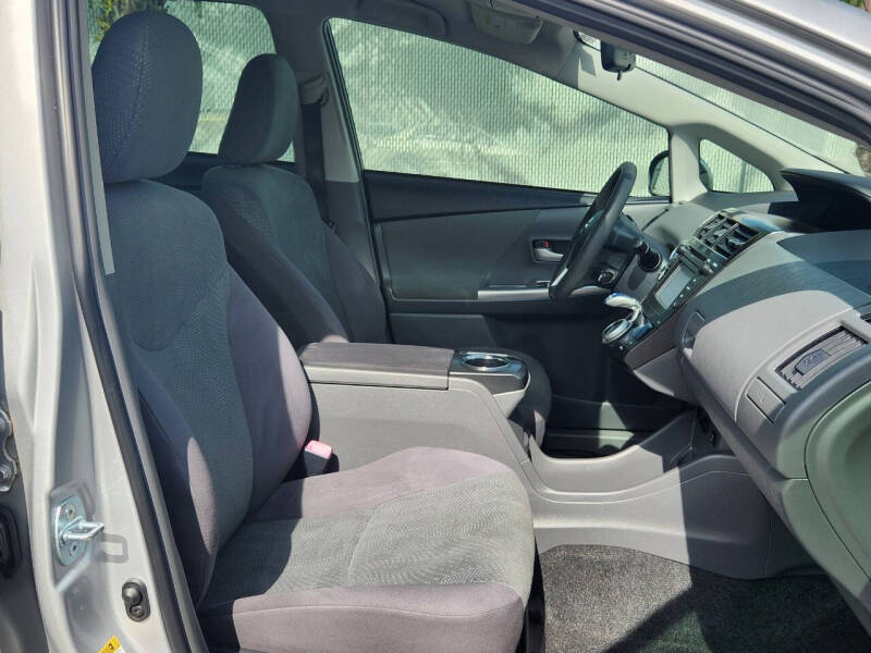 2014 Toyota Prius v Two