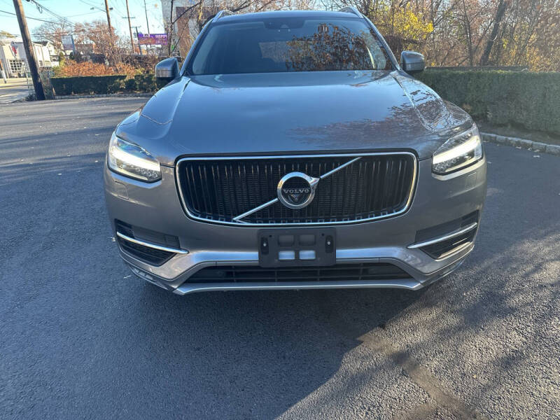 2018 Volvo XC90 T6 Momentum