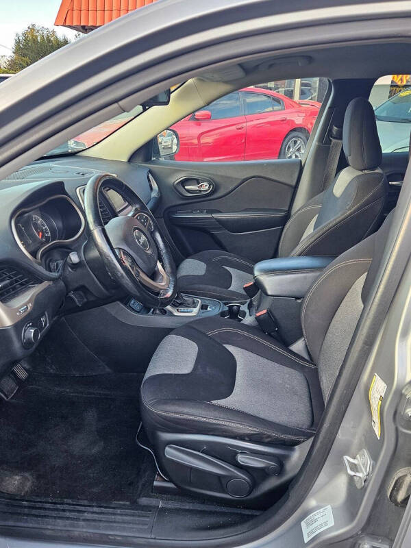 2015 Jeep Cherokee Sport