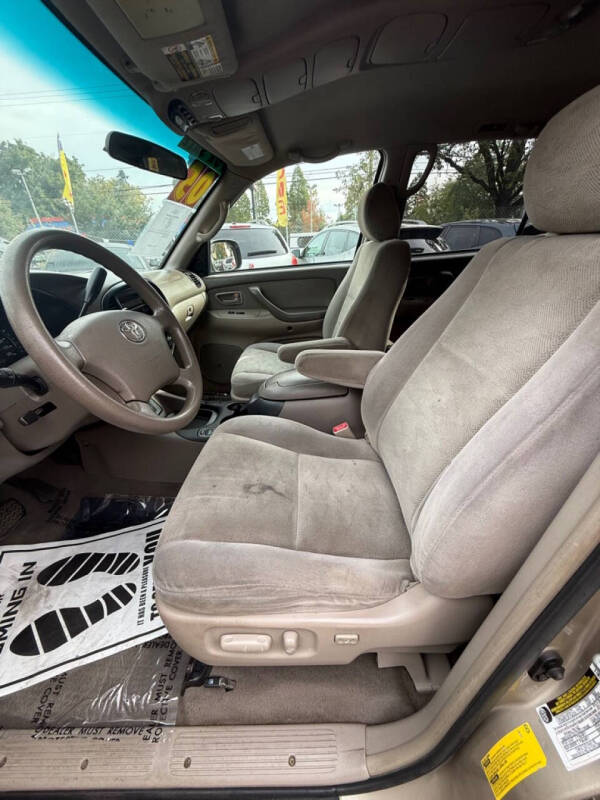 2005 Toyota Sequoia SR5