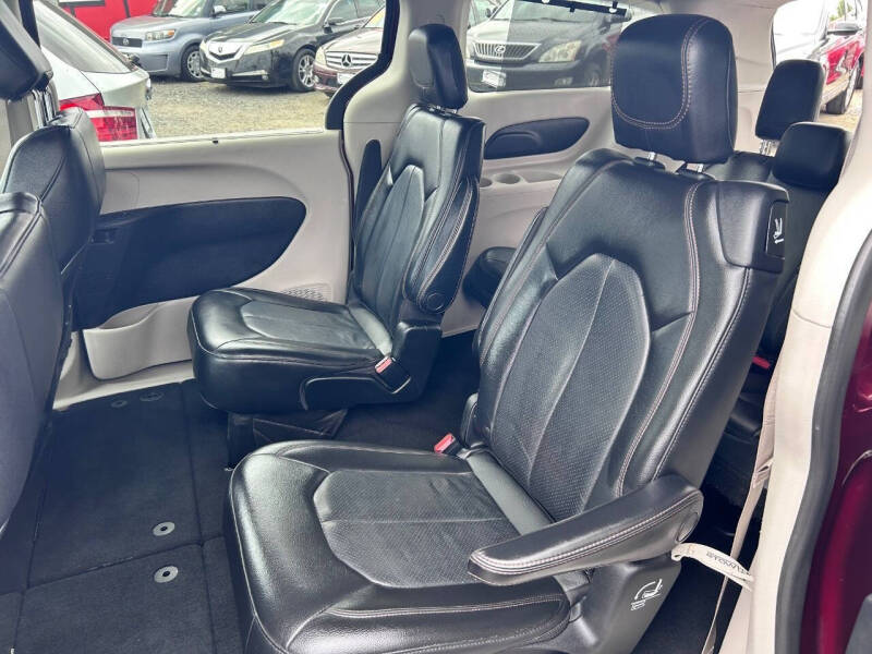 2020 Chrysler Pacifica Touring L