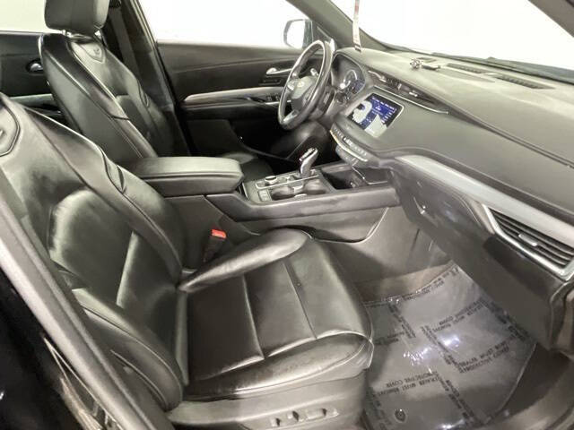 2023 Cadillac XT4 Premium Luxury