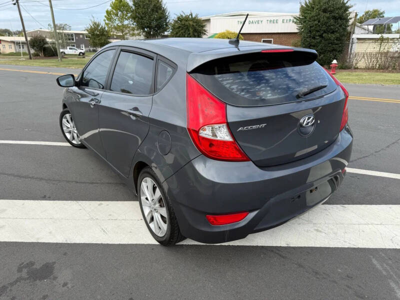 2012 Hyundai Accent SE