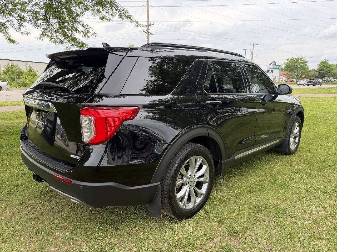 View vehicle photo 5