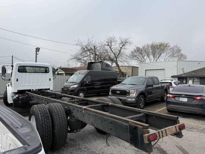 2022 Freightliner M2 106