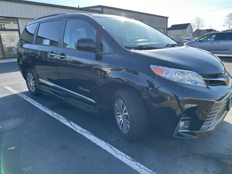 Used 2018 Toyota Sienna XLE with VIN 5TDYZ3DC0JS956169 for sale in Seekonk, MA