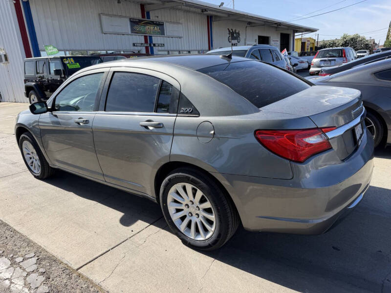 2012 Chrysler 200 LX