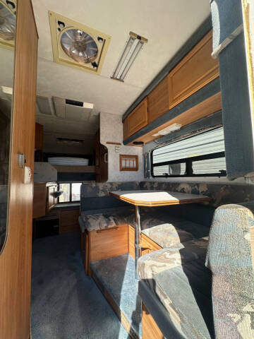 2000 Lance Camper 1010