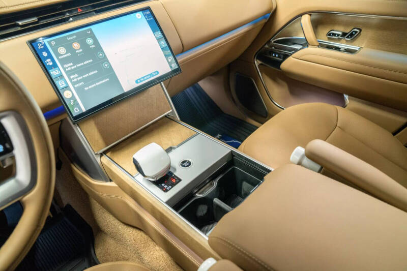 2024 Land Rover Range Rover P615 SV LWB