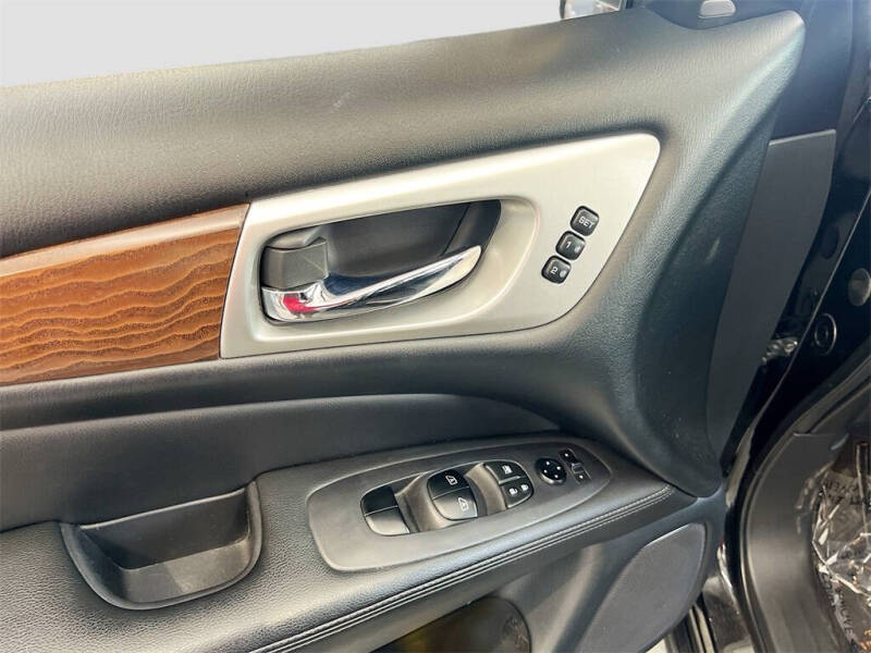 2020 Nissan Pathfinder Platinum