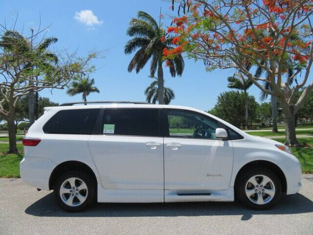 2016 Toyota Sienna LE Mobility 7-Passenger