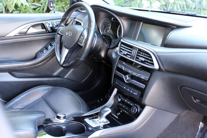 2018 Infiniti QX30 Essential