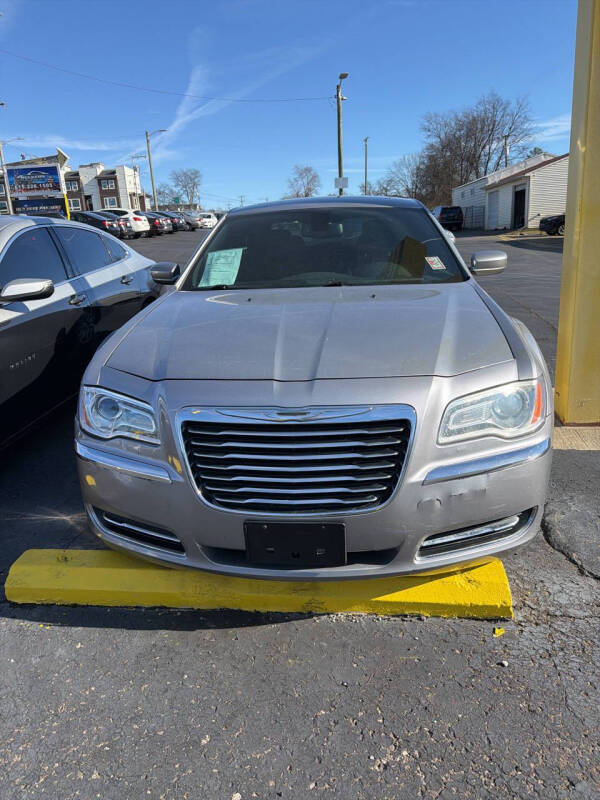 2014 Chrysler 300 Base's photo