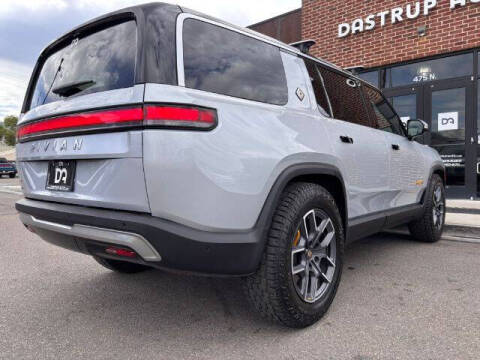 2024 Rivian R1S Adventure