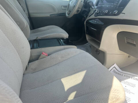 2012 Toyota Sienna LE 7-Passenger