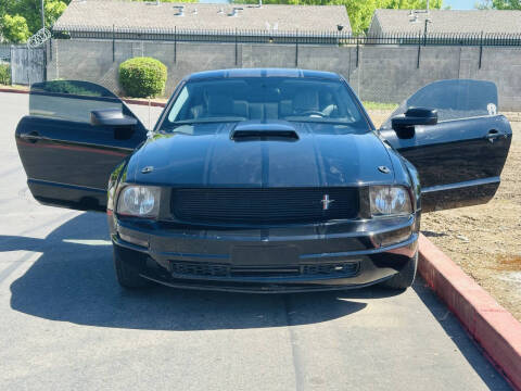 2005 Ford Mustang V6 Deluxe