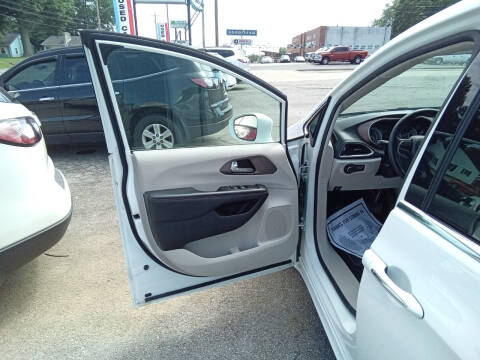 2017 Chrysler Pacifica Touring-L