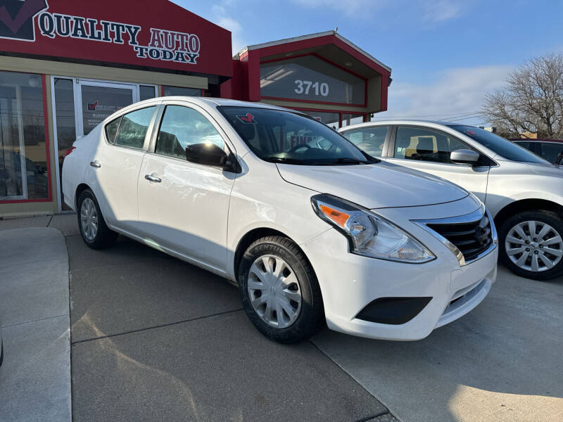 2019 Nissan Versa Sedan SV photo 4