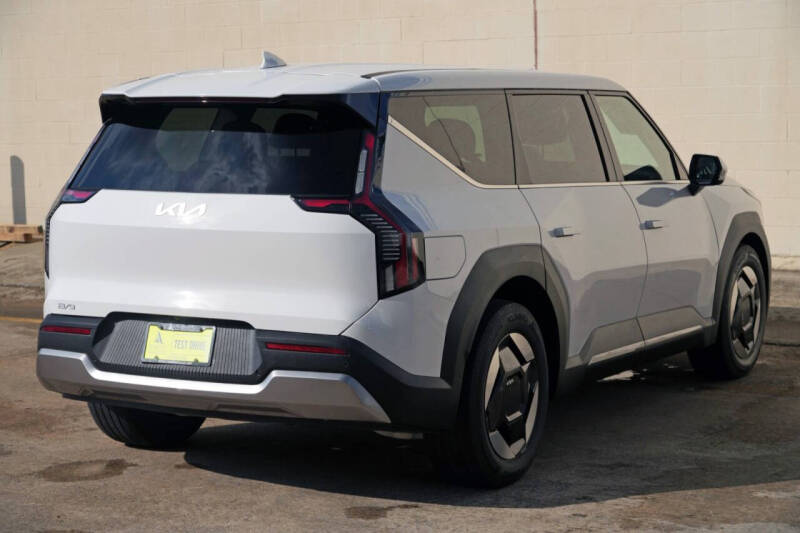 2026 Kia EV9 Light Long Range