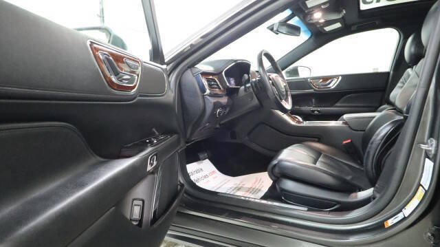 2017 Lincoln Continental Select