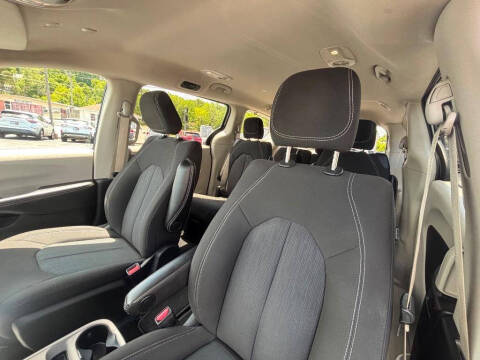 2021 Chrysler Voyager LX