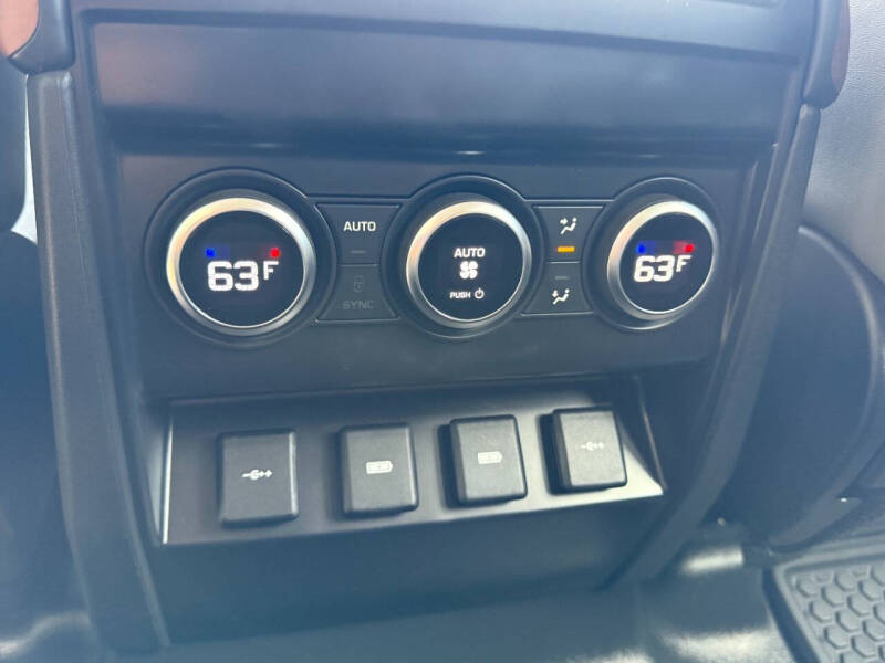 2020 Land Rover Defender 110 SE