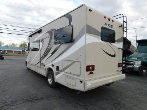 2017 Thor Motor Coach Axis