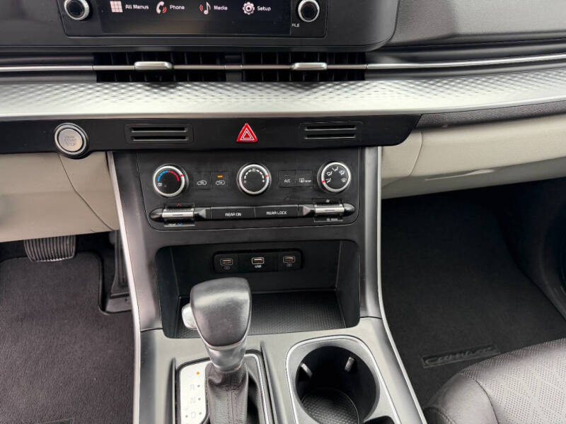 2024 Kia Carnival LX