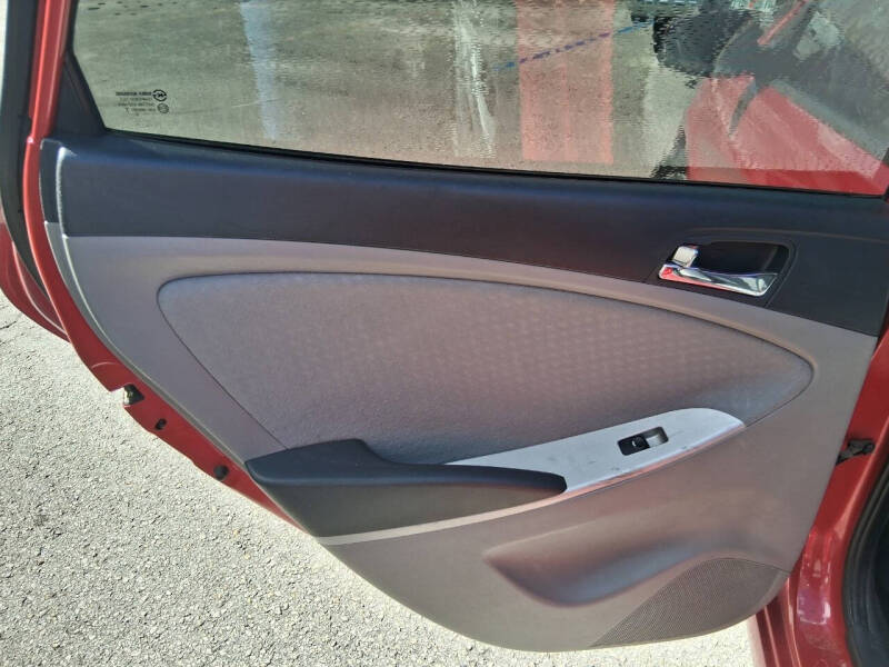 2013 Hyundai Accent SE