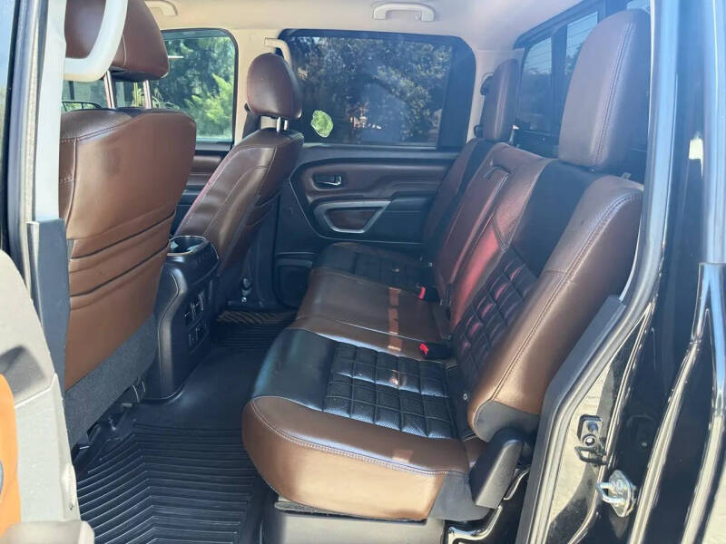 2017 Nissan Titan SV