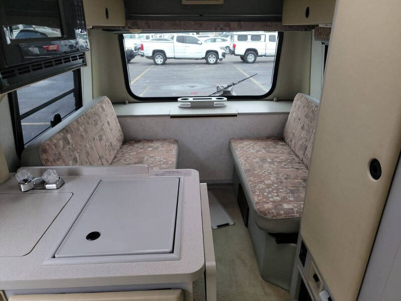 2002 Winnebago Rialta 22QD